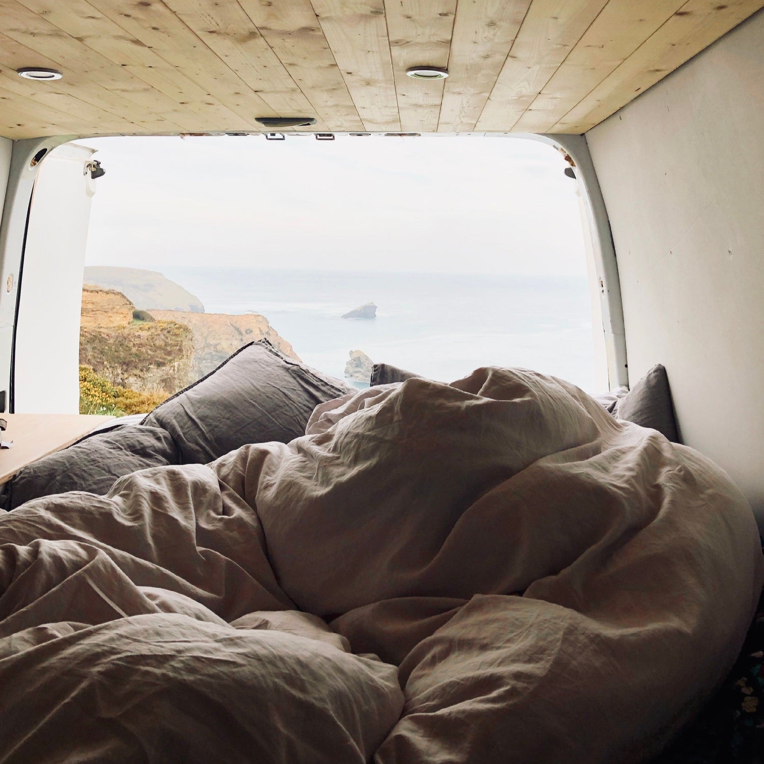 ¿Cuándo no está permitido pernoctar con furgoneta camper en España?